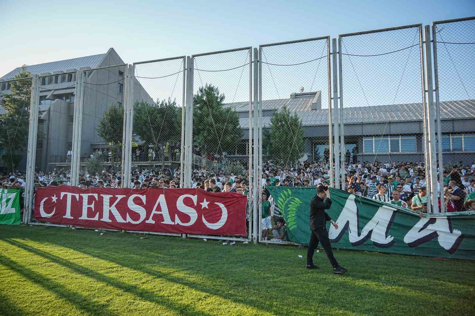 Bursaspor sezonu taraftarıyla açtı 