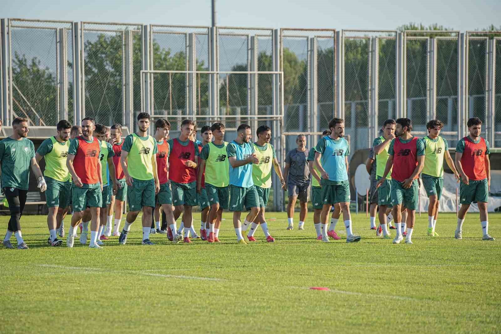 Bursaspor sezonu taraftarıyla açtı 