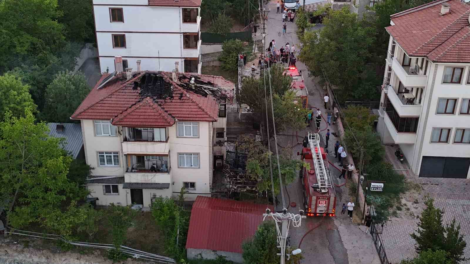 Karabük’te kamelyada çıkan yangın eve sıçradı 