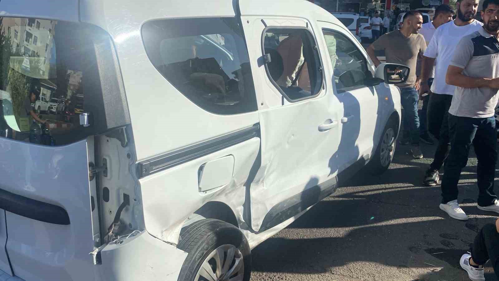 Siirt’te iki araç çarpıştı: 1 yaralı 