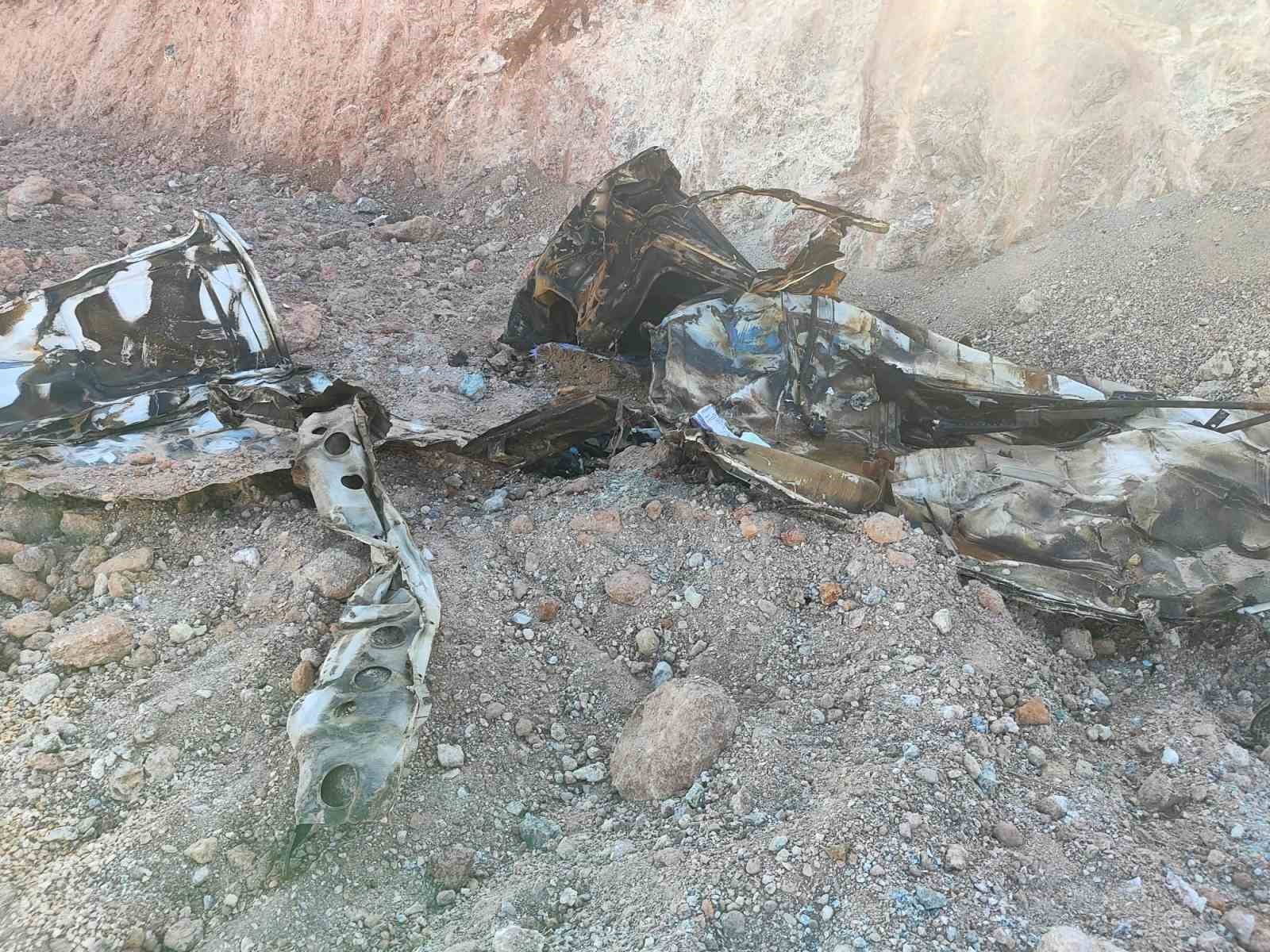 Kaza yapan tırda alevler içerisinde kalan baba ve 13 yaşındaki oğlu hayatını kaybetti 
