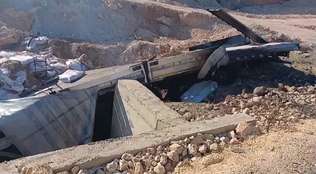 Kaza yapan tırda alevler içerisinde kalan baba ve 13 yaşındaki oğlu hayatını kaybetti 