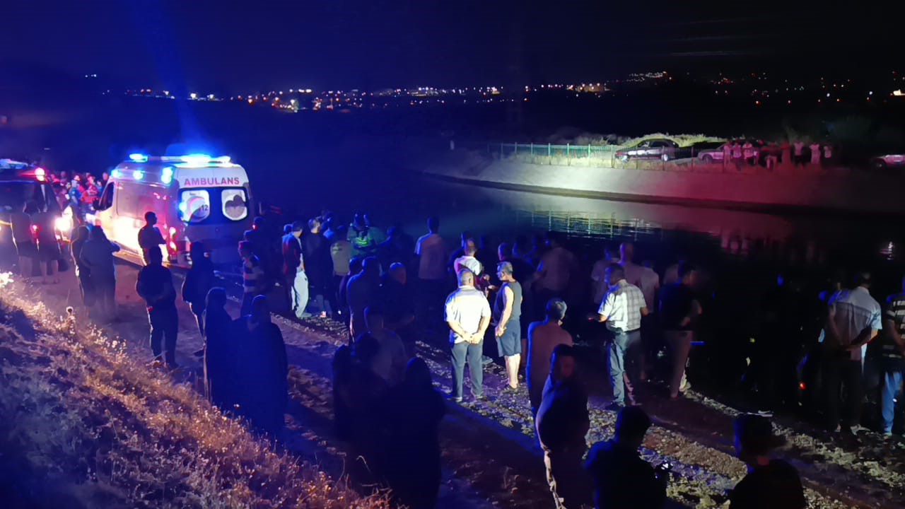 Otomobil sulama kanalına düştü: Baba ve oğlu hayatını kaybetti 
