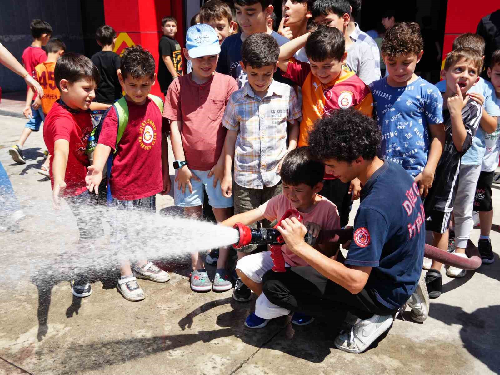 Sıcak yaz günü serinleten etkinlik 