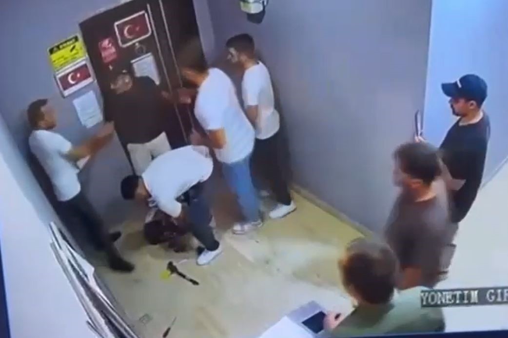 Usulsüz seçimle lüks siteye ele geçirmeye çalıştılar; O anlar kamerada 