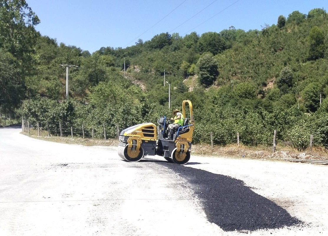Bozulan yollara müdahale ediliyor 