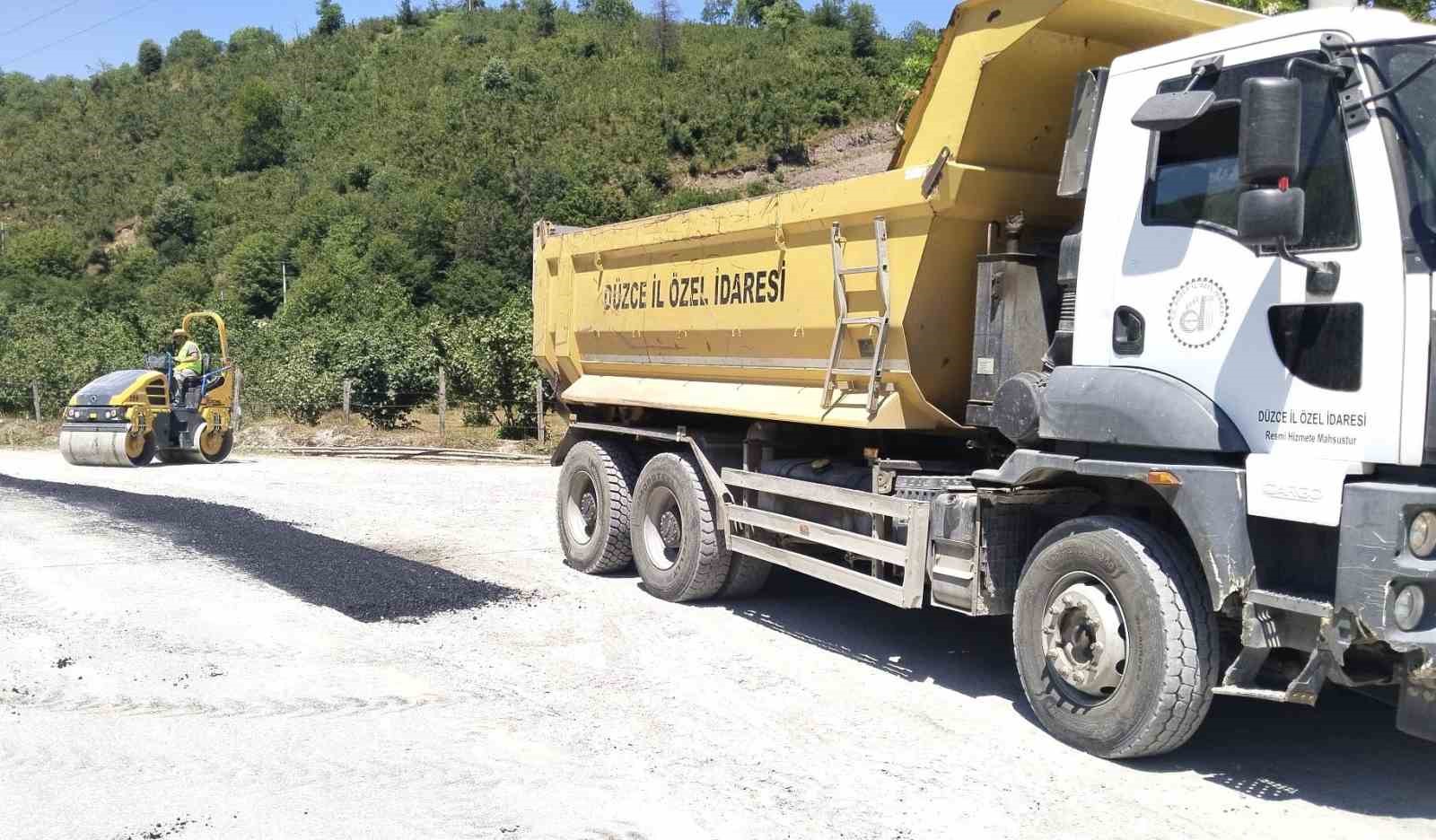 Bozulan yollara müdahale ediliyor 