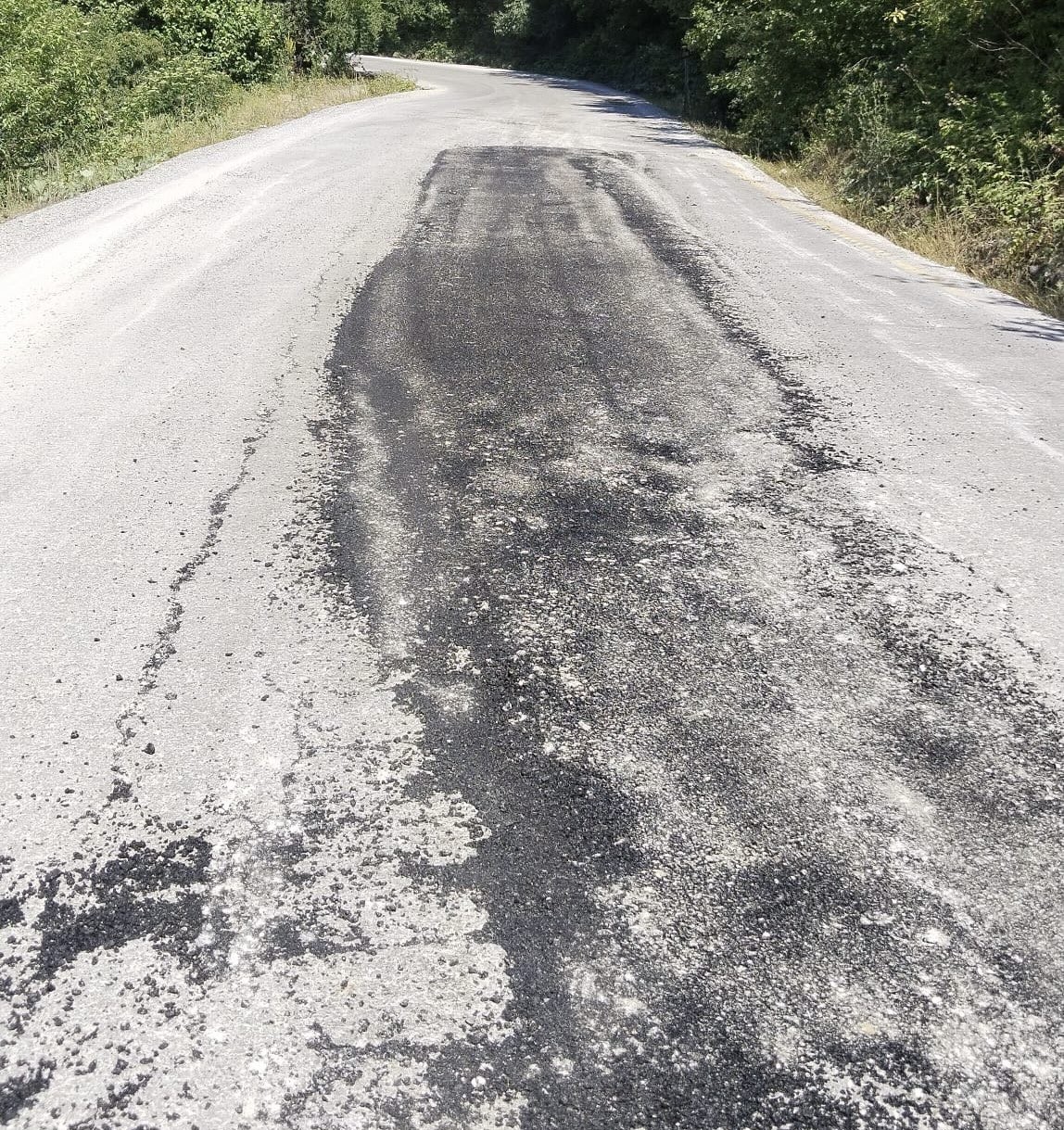 Bozulan yollara müdahale ediliyor 