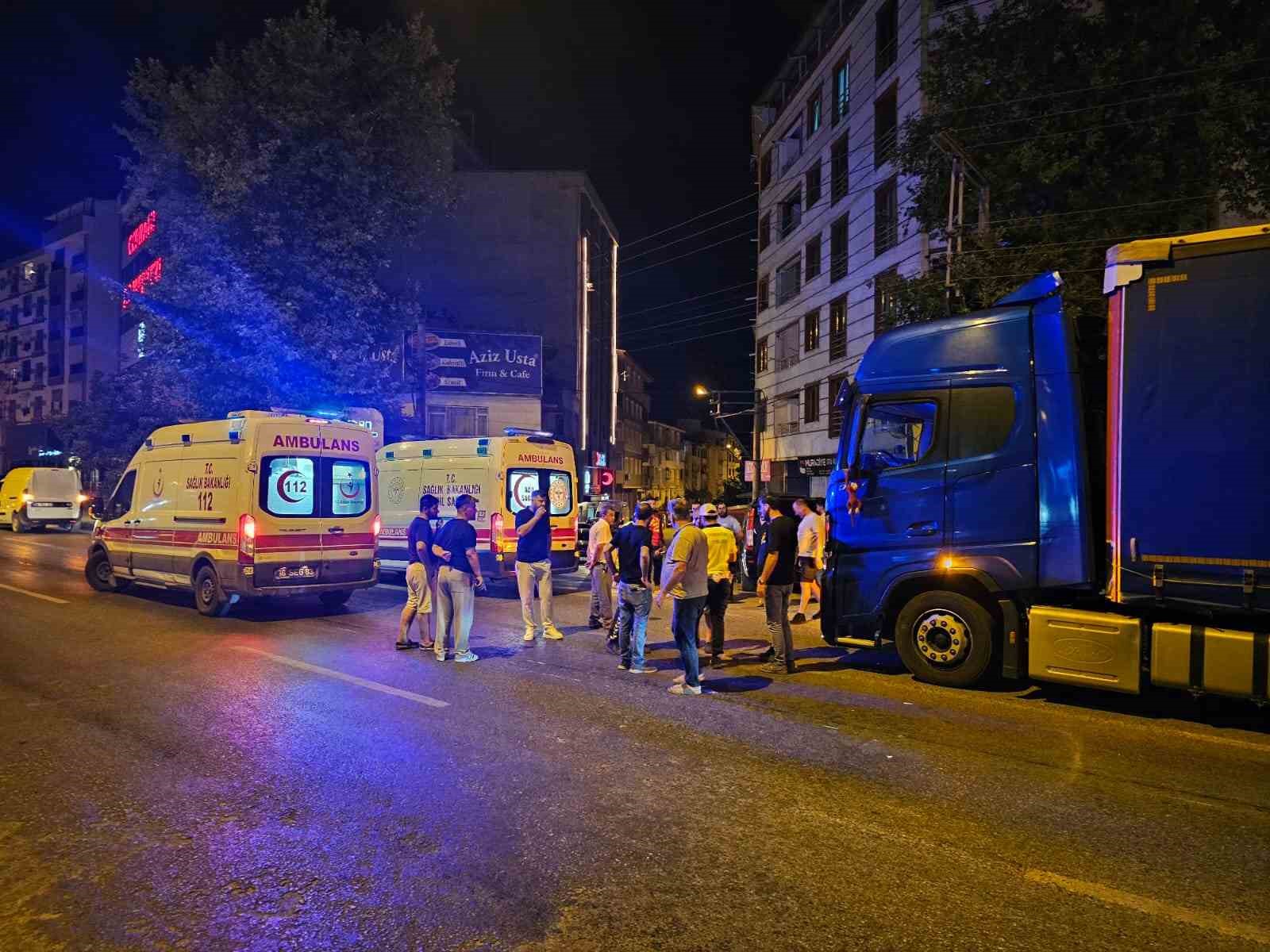 Kafası tırın altına girdi kaskı hayatını kurtardı 