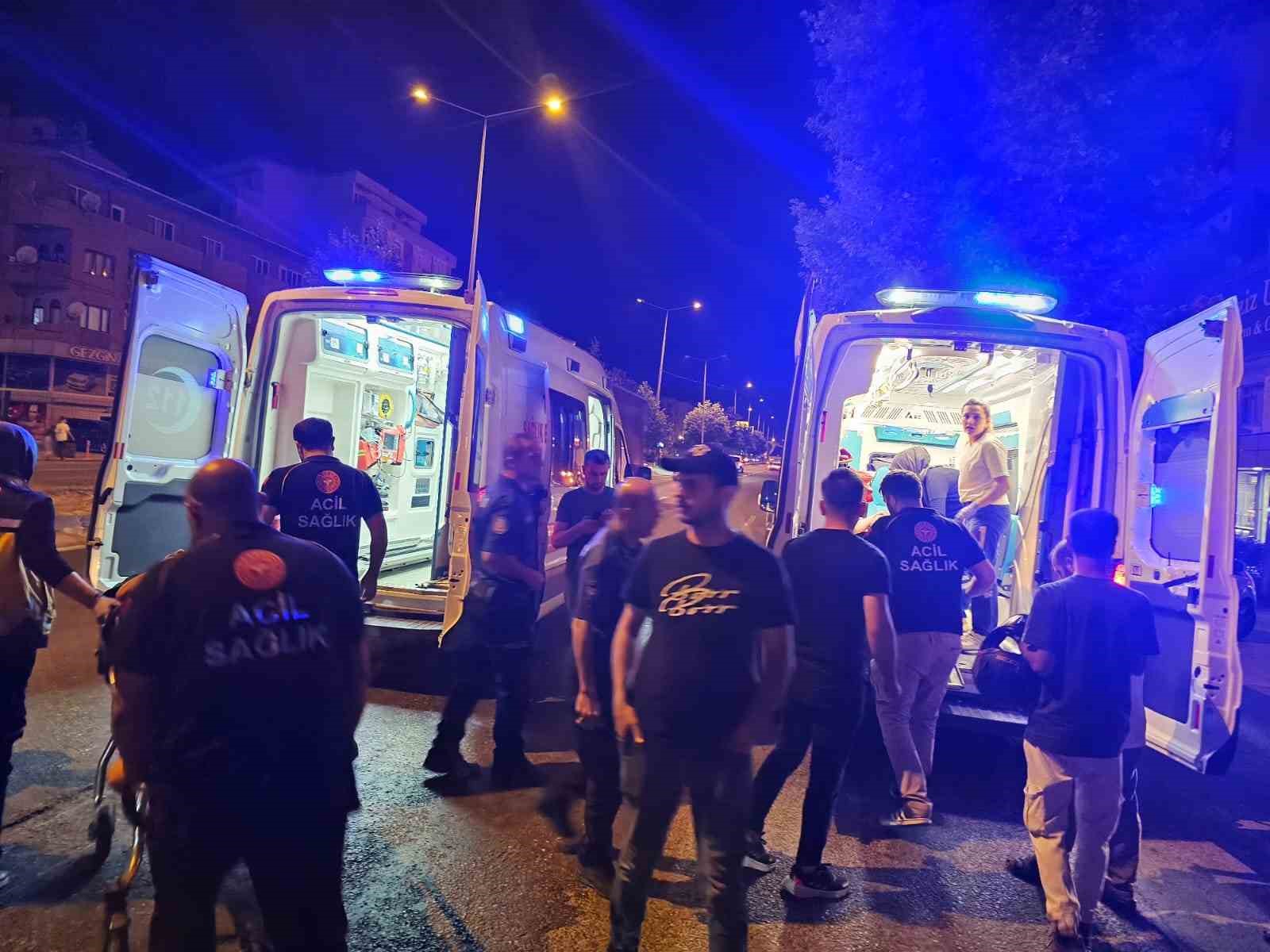 Kafası tırın altına girdi kaskı hayatını kurtardı 