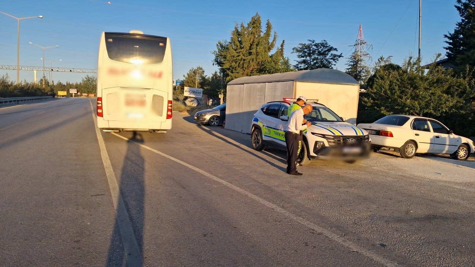 Burdur’da tarifesiz yolcu taşımacılığına yönelik denetimlerde 15 araç trafikten men edildi 