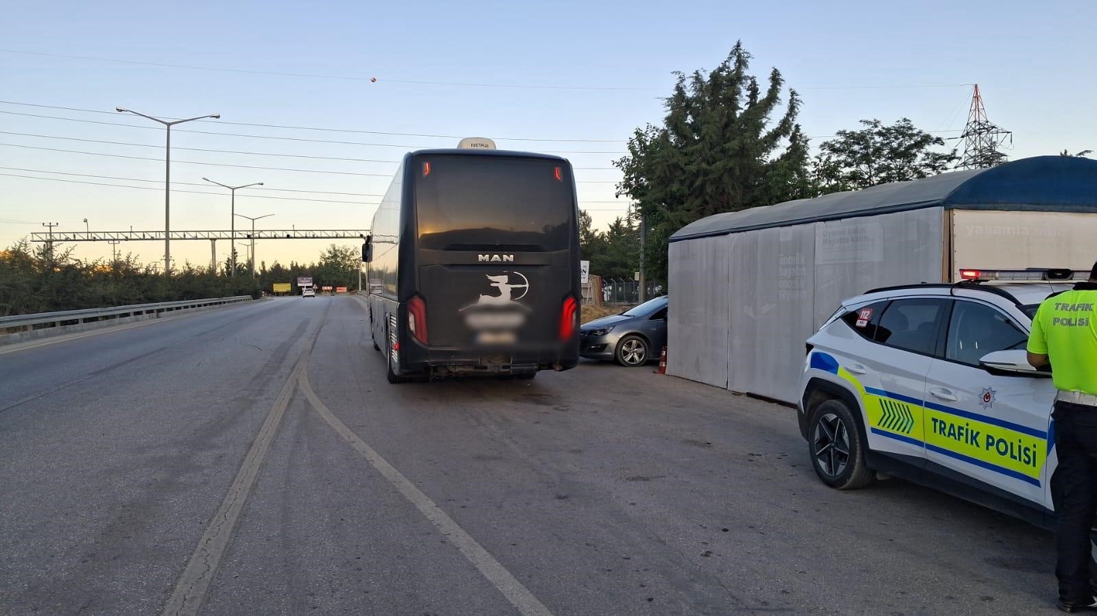 Burdur’da tarifesiz yolcu taşımacılığına yönelik denetimlerde 15 araç trafikten men edildi 