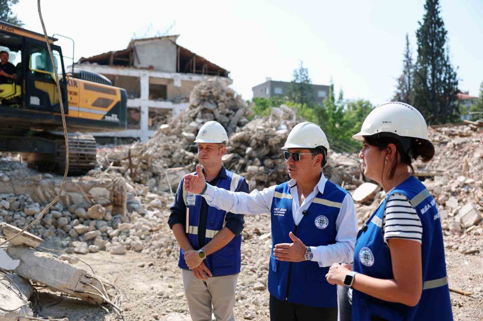 Başkan Aras, Huzurevi yenileme çalışmalarını inceledi