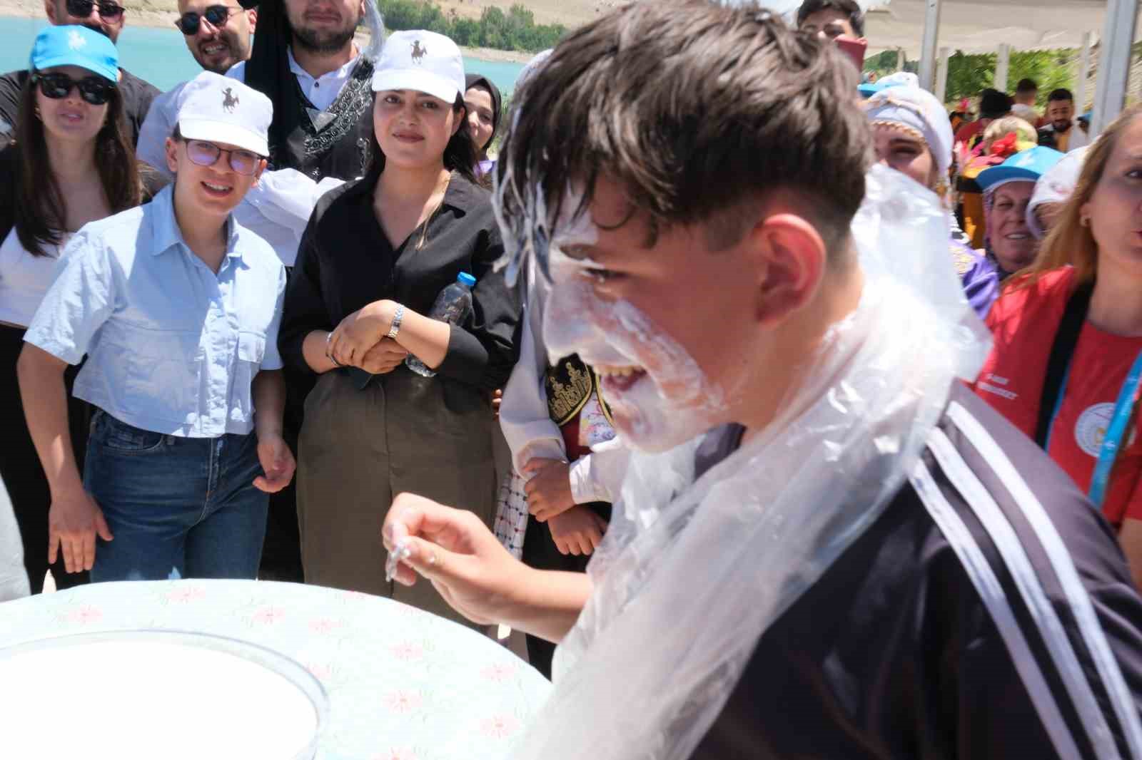 Nasreddin Hoca göle maya çaldı, festival başladı 