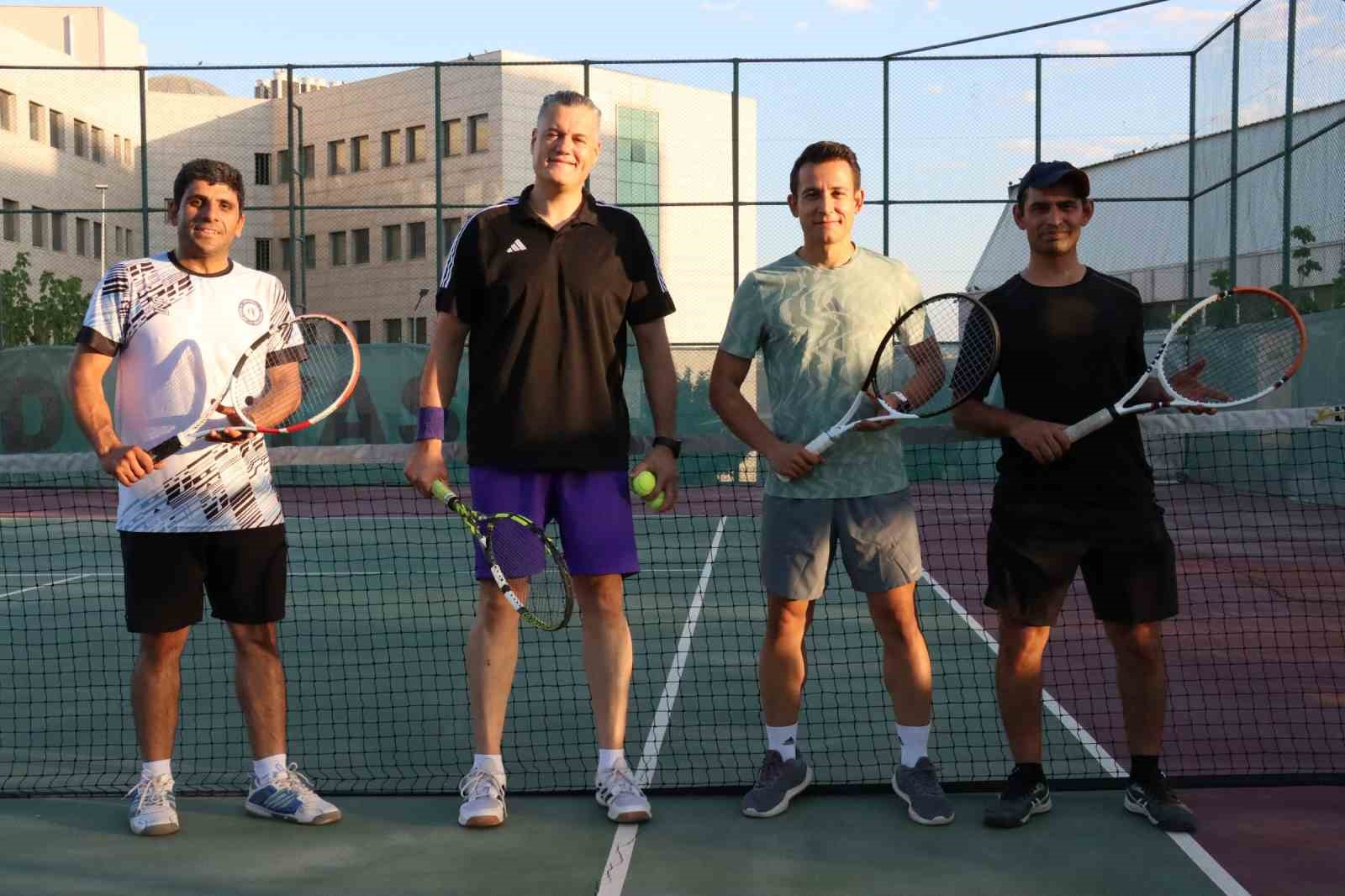 15 Temmuz Demokrasi ve Zafer Bayramı Tenis Turnuvası başladı 