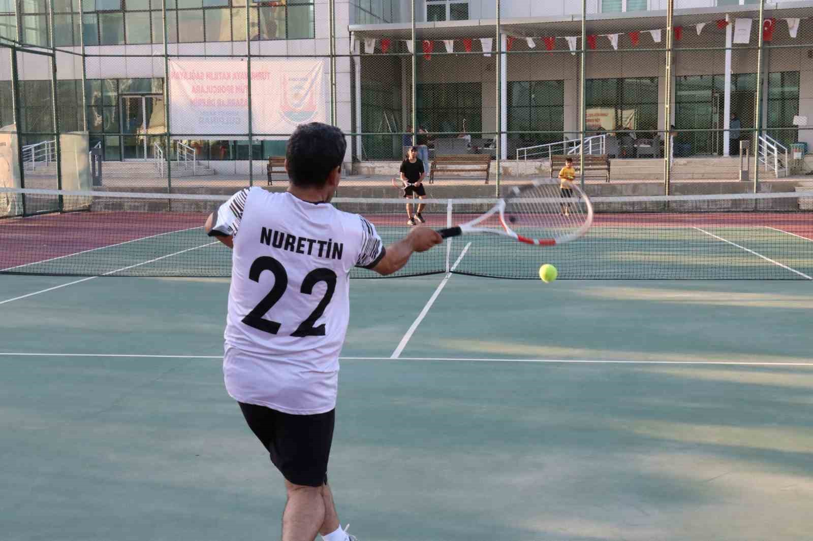 15 Temmuz Demokrasi ve Zafer Bayramı Tenis Turnuvası başladı 