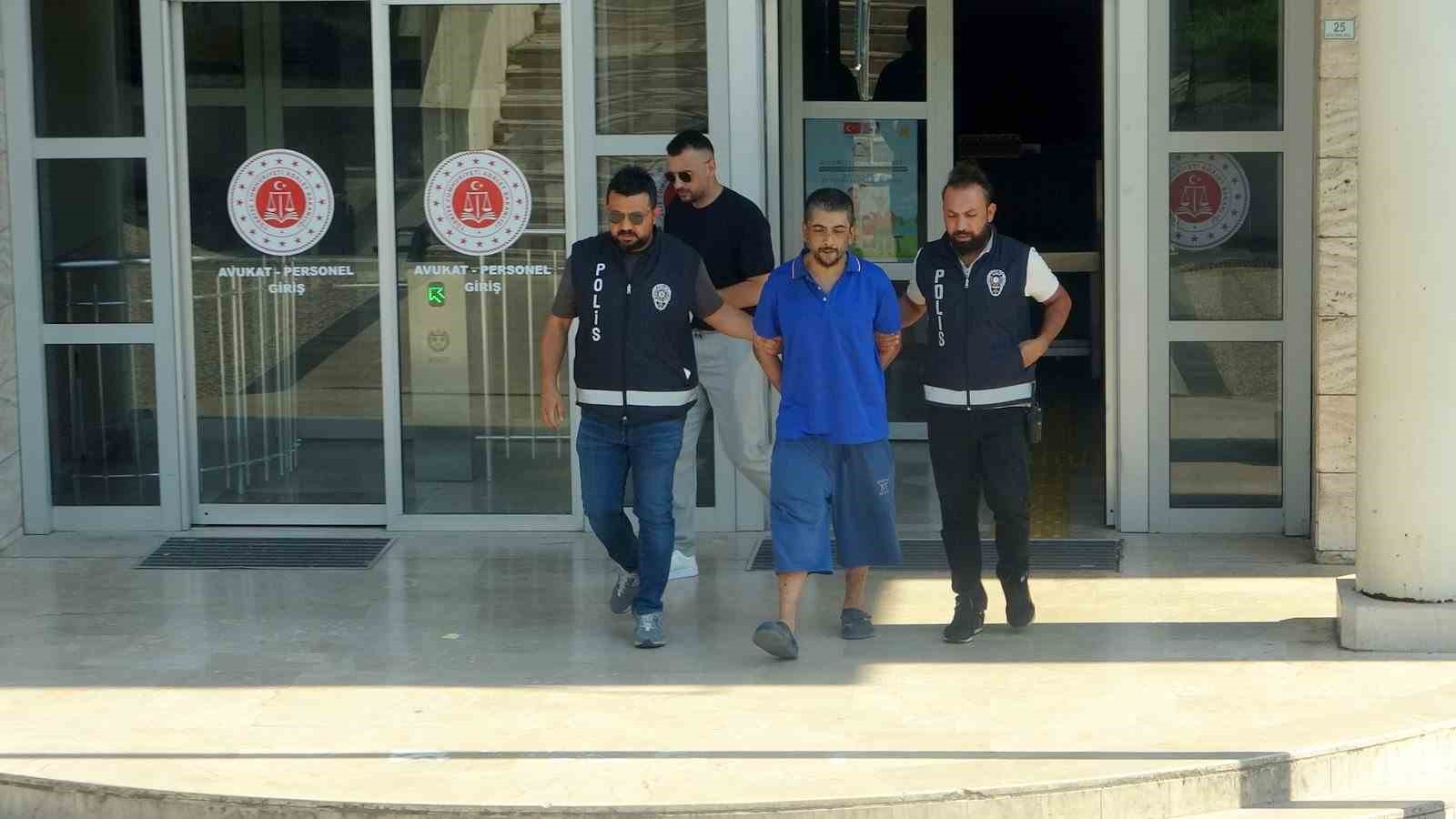 Muğla’da polis araçlarına zarar veren şahıs tutuklandı 