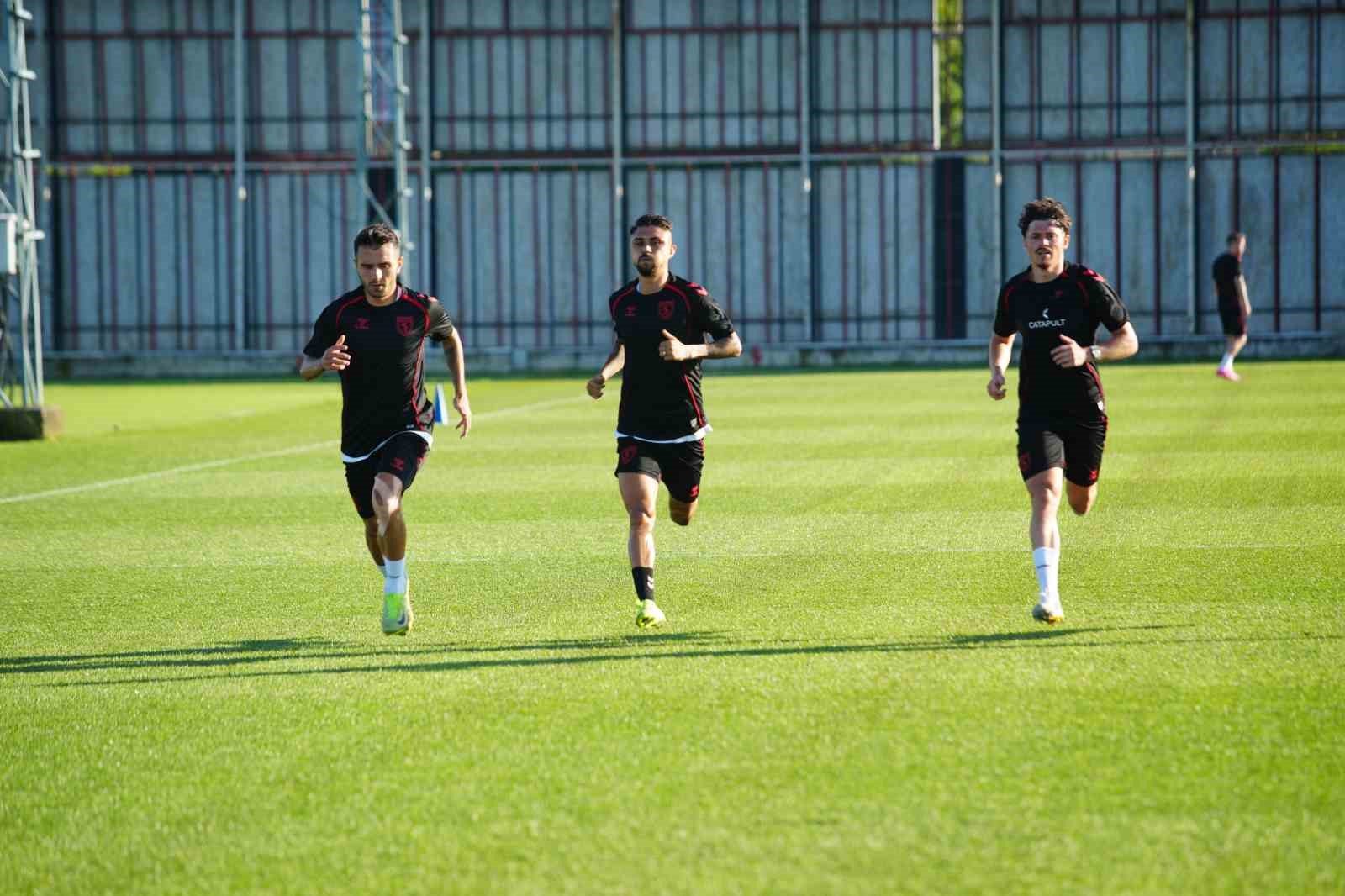 Samsunspor yeni sezona günde çift antrenmanla hazırlanıyor 