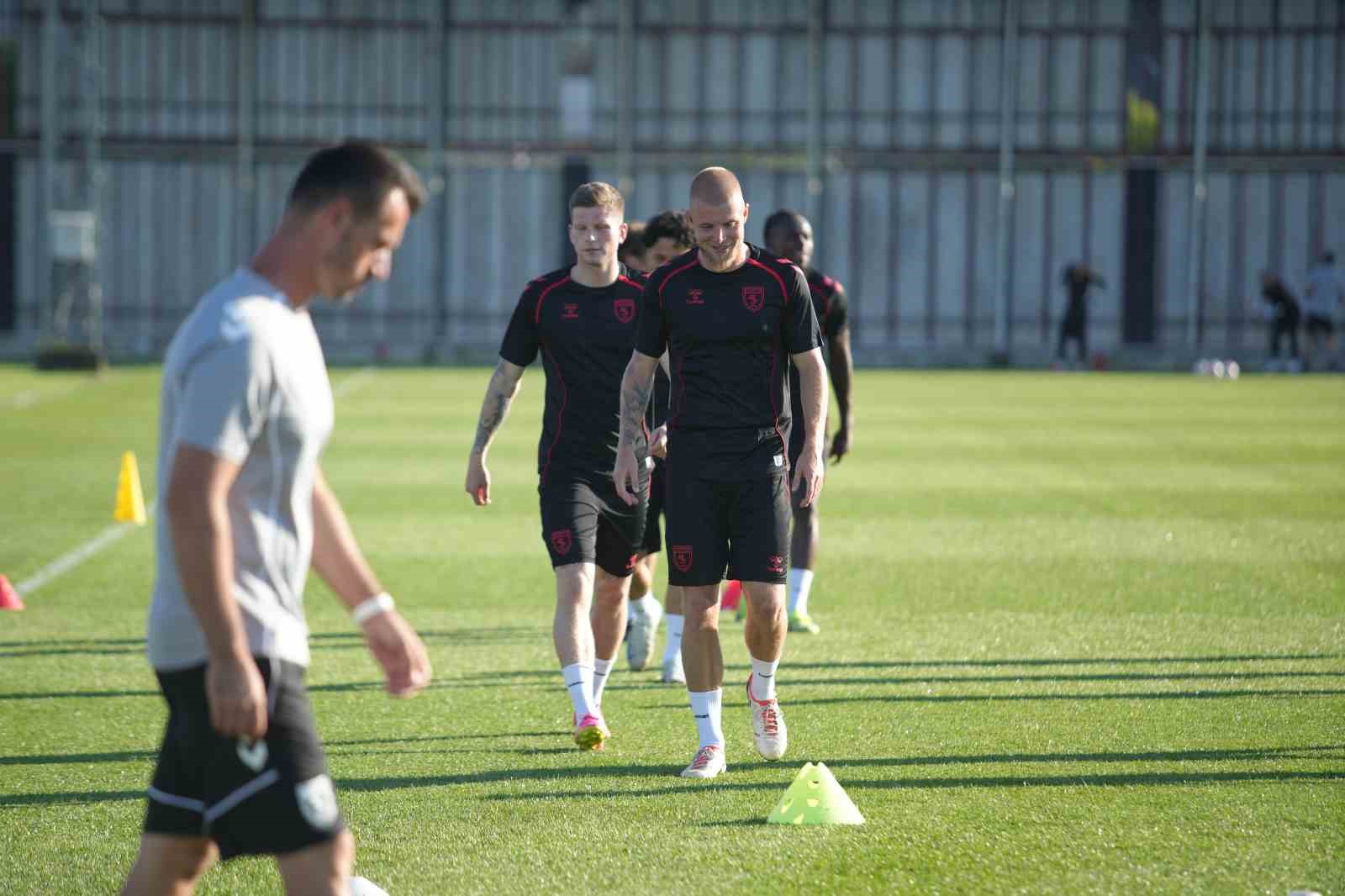 Samsunspor yeni sezona günde çift antrenmanla hazırlanıyor 