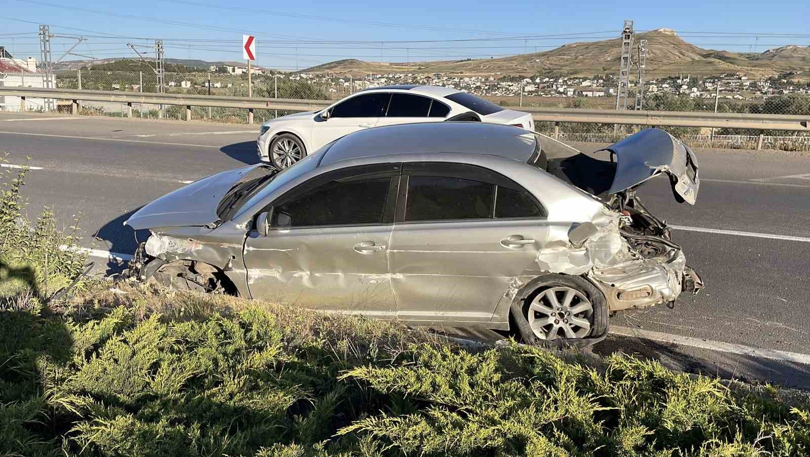 Sivas’ta trafik kazası: 2 kişi yaralandı 
