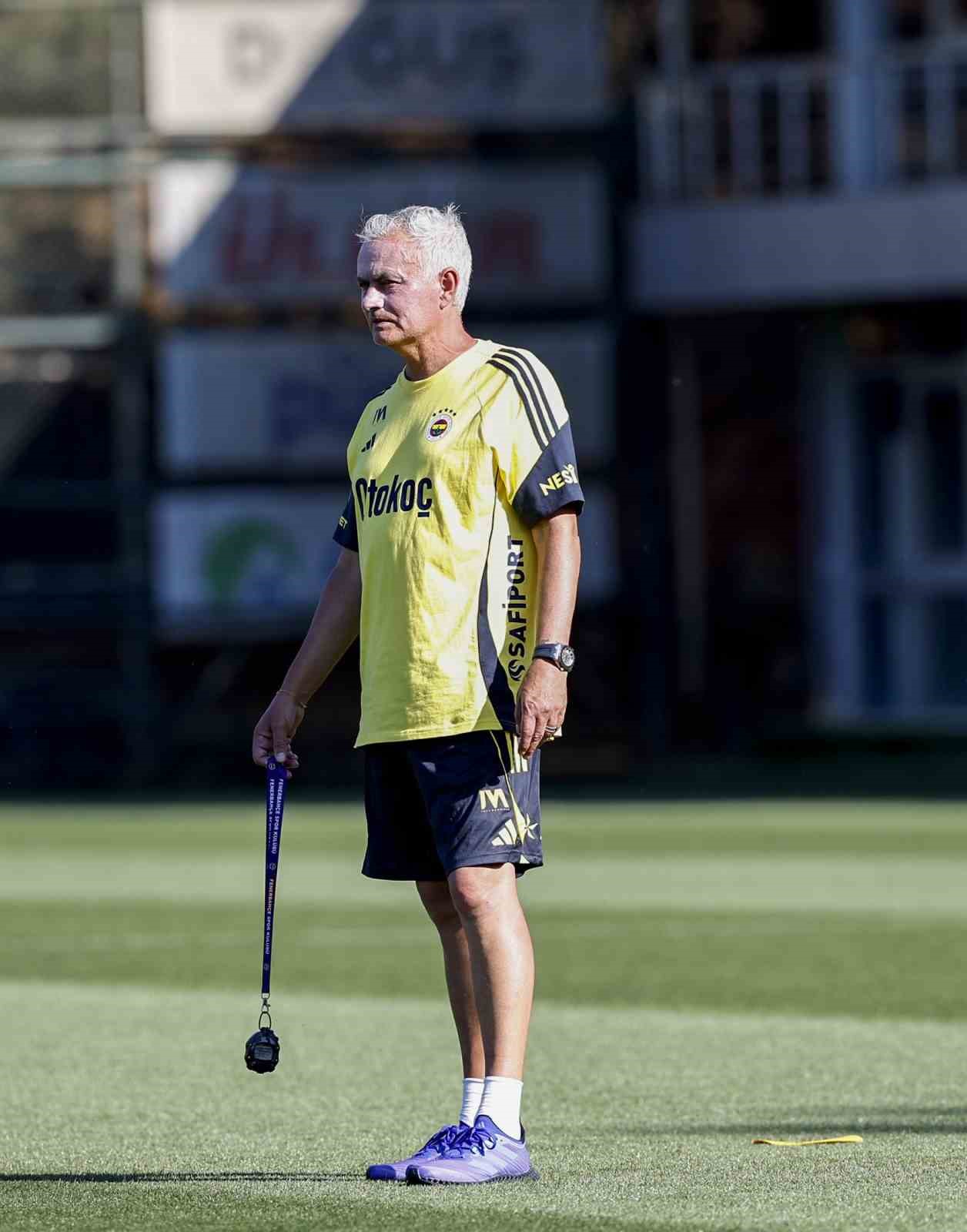 Fenerbahçe, yeni sezon hazırlıklarını sürdürüyor 
