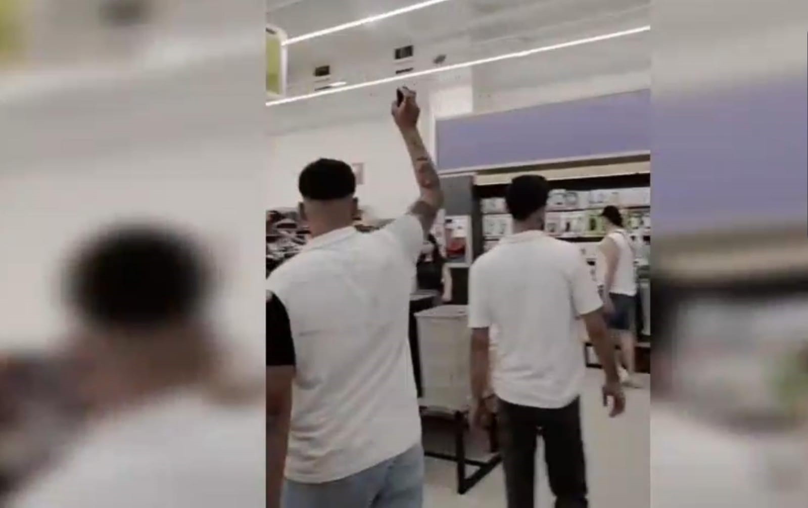Şanlıurfa’da markette etrafa deodorant sıkan şahıs gözaltına alındı 