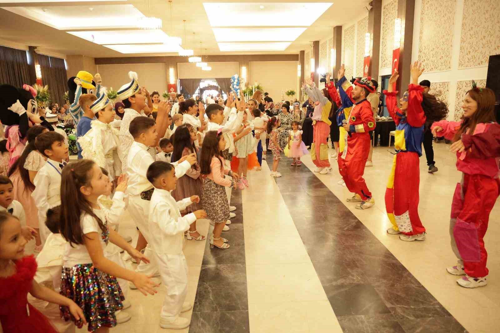 529 yıllık vakıf geleneği gereğince 117 çocuk sünnet ettirildi 
