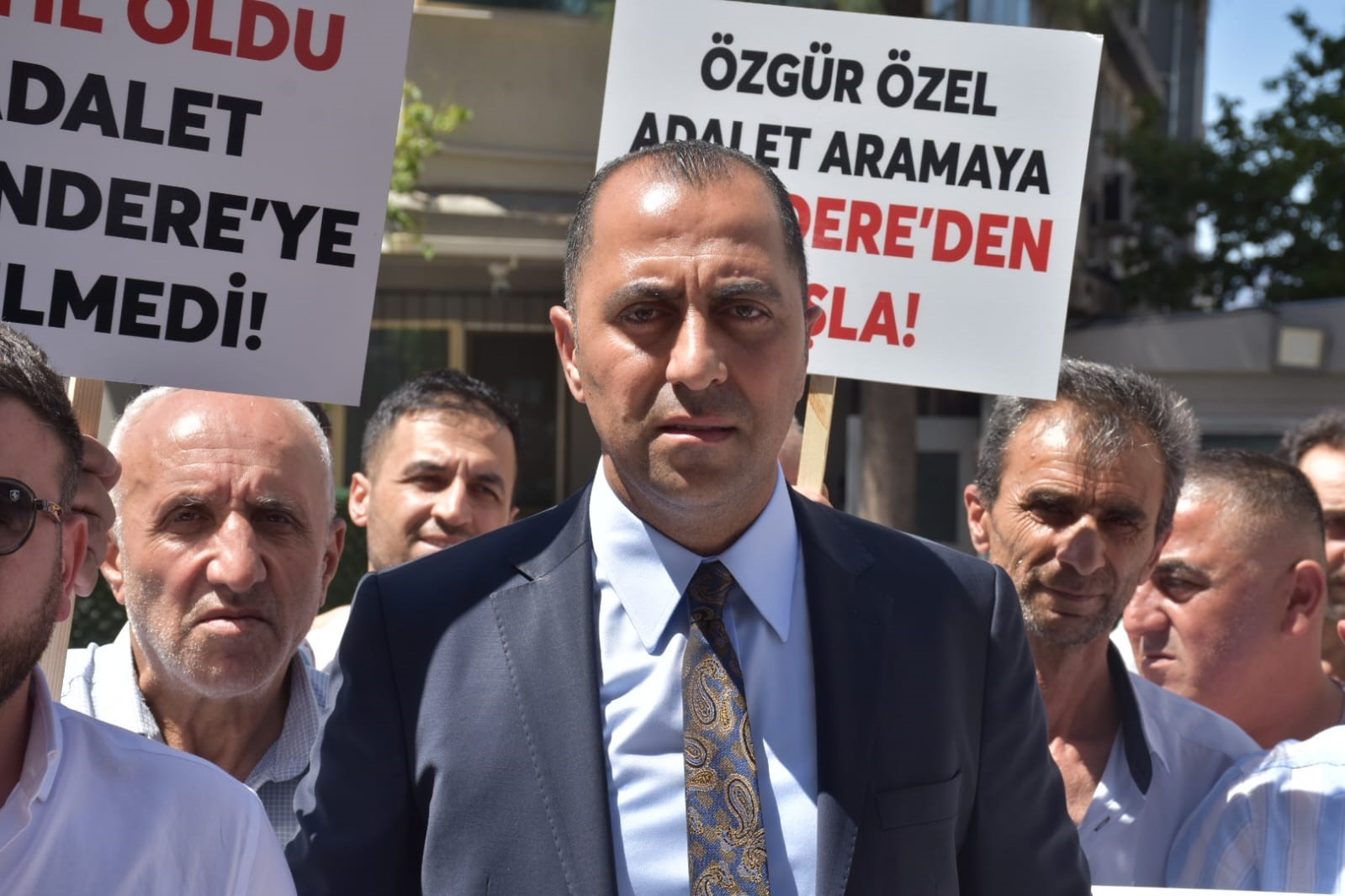 İzmir’de kentsel dönüşüm mağdurları isyan etti: 