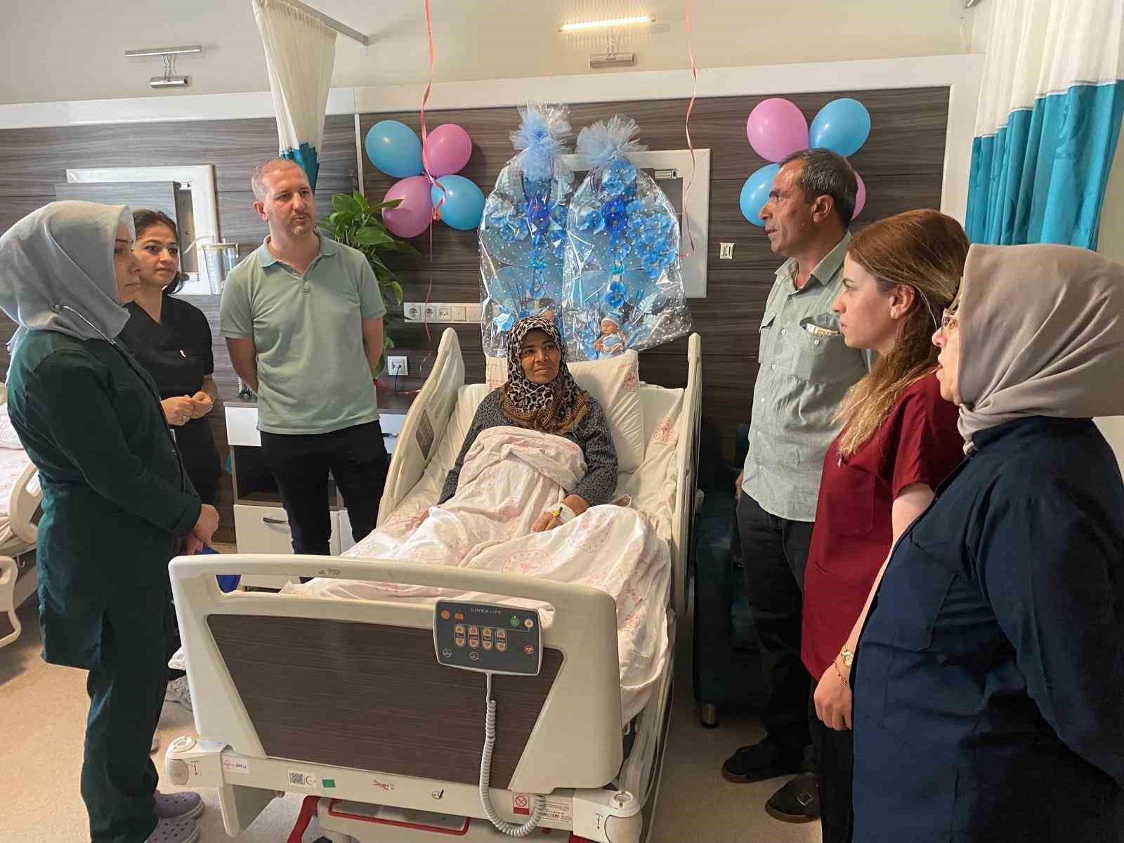 Şanlıurfa’da 53 yaşındaki kadın ikiz bebek dünyaya getirdi