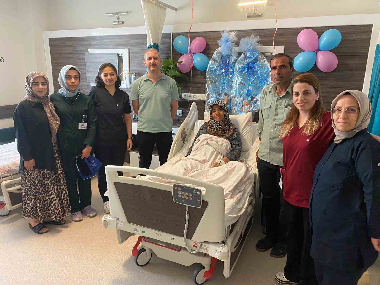 Şanlıurfa’da 53 yaşındaki kadın ikiz bebek dünyaya getirdi 