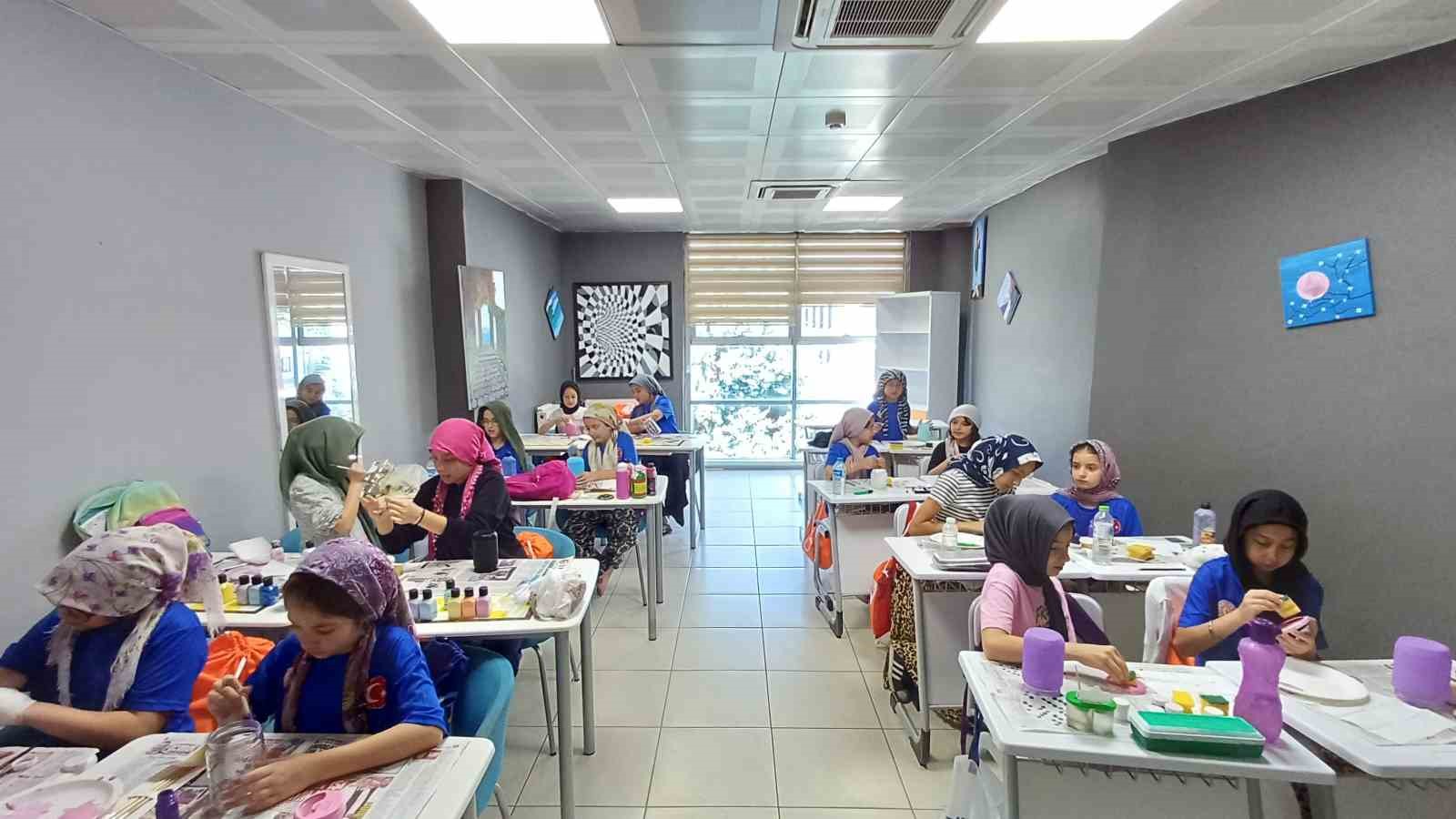 Çocuklar hem eğleniyor hem öğreniyor 