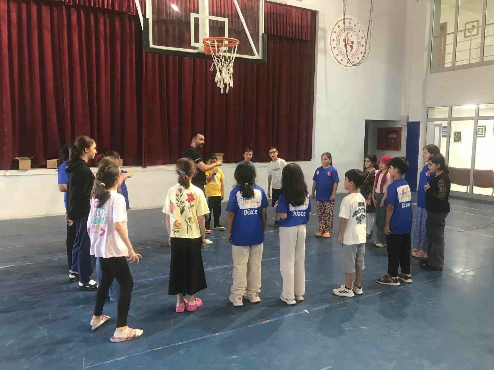 Çocuklar hem eğleniyor hem öğreniyor 