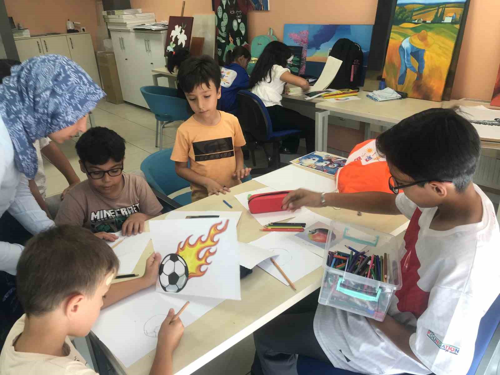 Çocuklar hem eğleniyor hem öğreniyor 