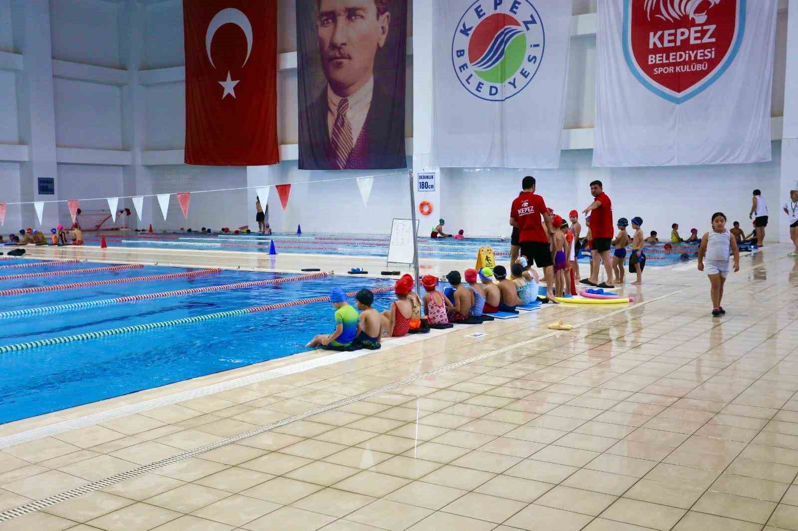 Kepez Belediyesi, 7’den 70’e yüzme eğitimi veriyor 