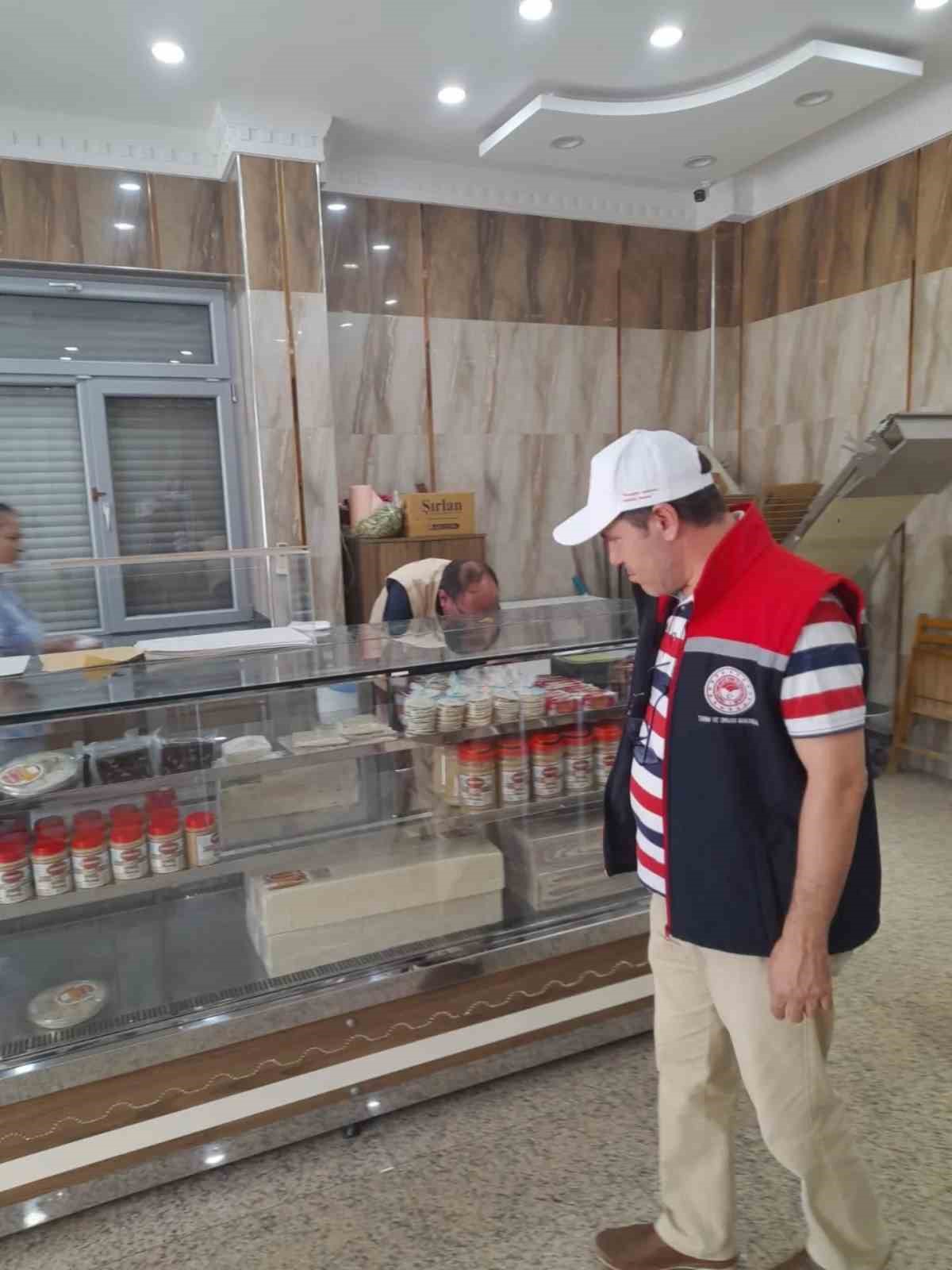 Koçarlı’da tatlı ve dondurma işletmelerine eş zamanlı denetim 