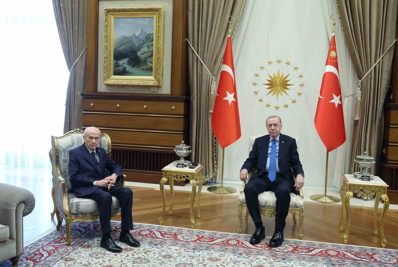 Cumhurbaşkanı Erdoğan, MHP Lideri Bahçeli ile Beştepe’de bir araya geldi. 