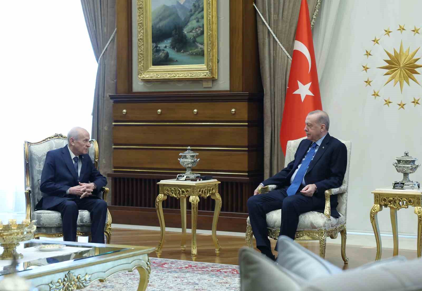 Cumhurbaşkanı Erdoğan, MHP Lideri Bahçeli ile Beştepe’de bir araya geldi. 
