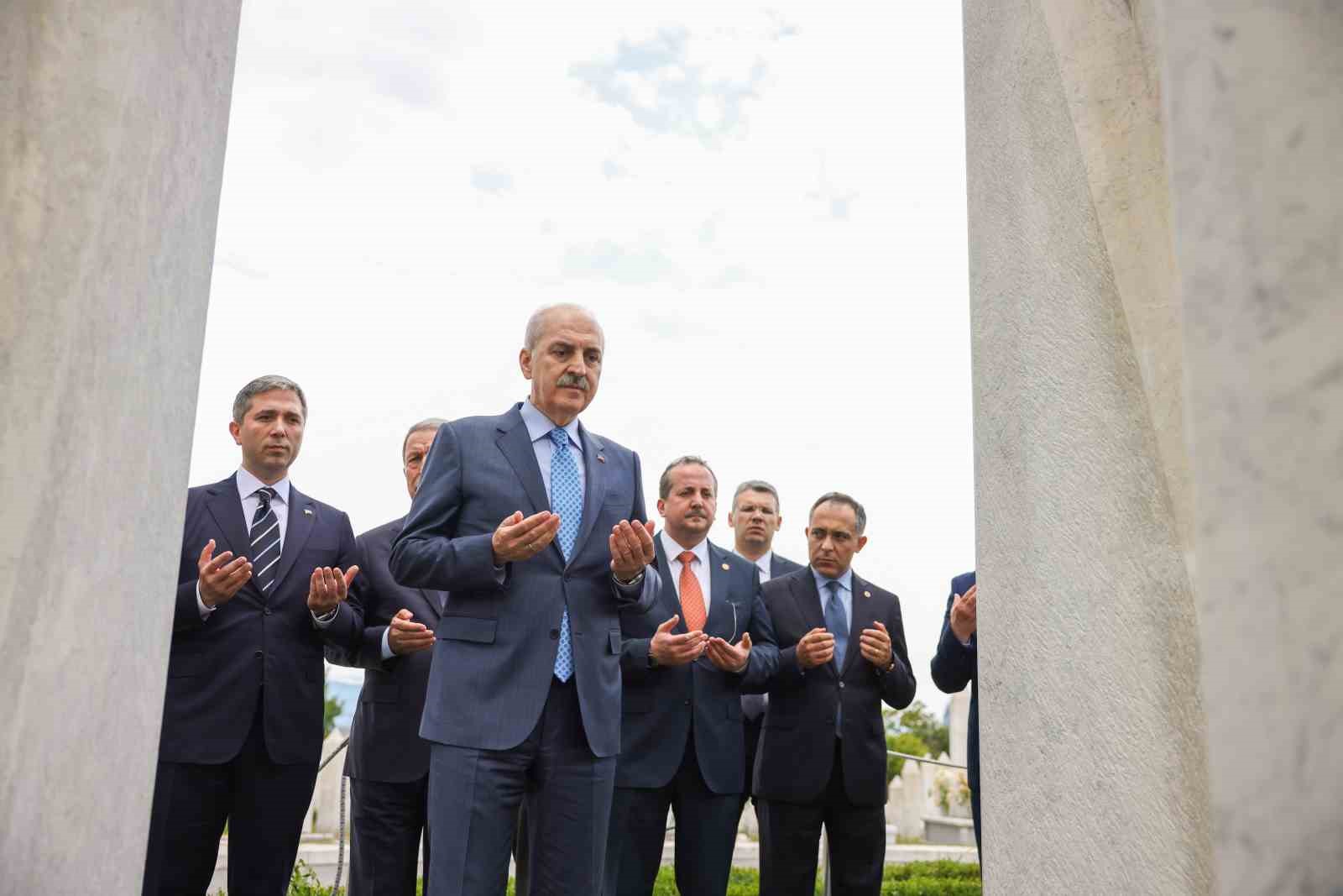 TBMM Başkanı Kurtulmuş, Aliya İzzetbegoviç’in kabrini ziyaret etti 