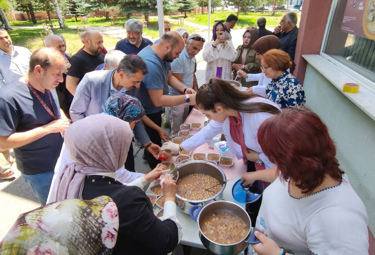 Teknik Meslek Yüksekokulundan Muharrem ayına özel aşure ikramı 