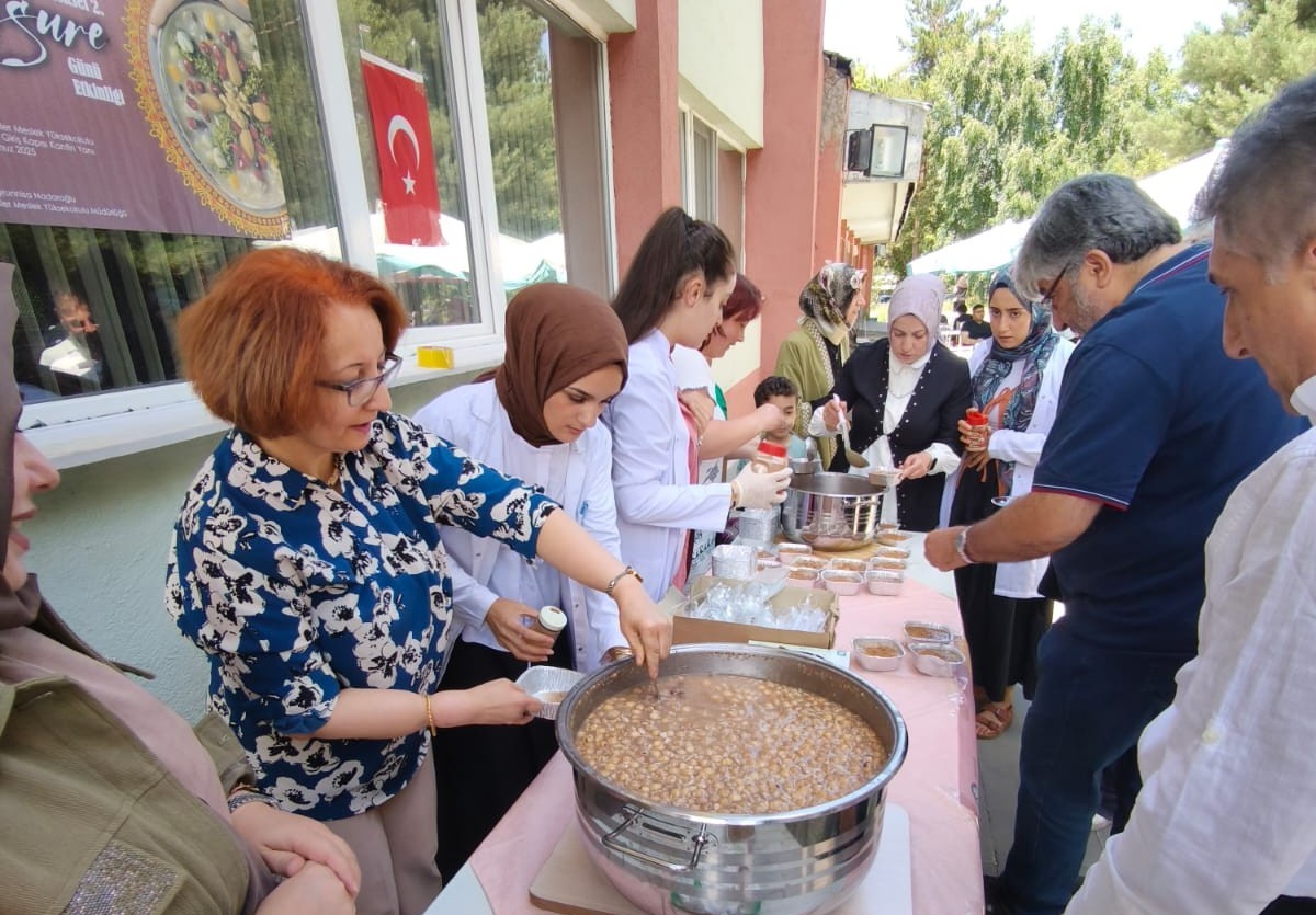 Teknik Meslek Yüksekokulundan Muharrem ayına özel aşure ikramı 