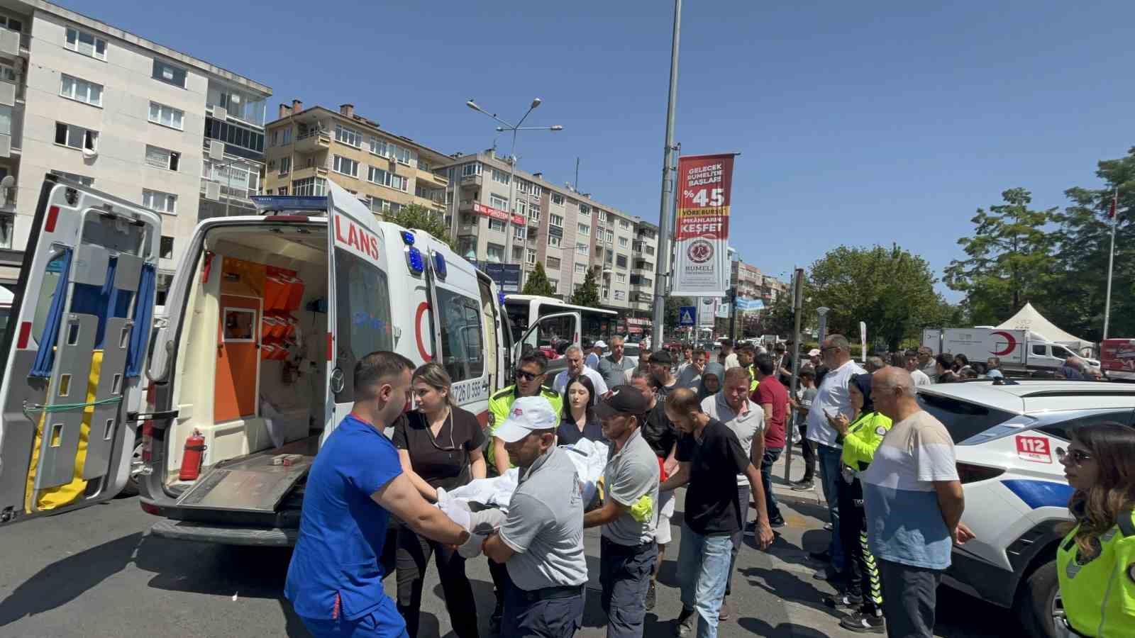 Otomobille çarpışan elektrikli bisikletli çocuk yaralandı 