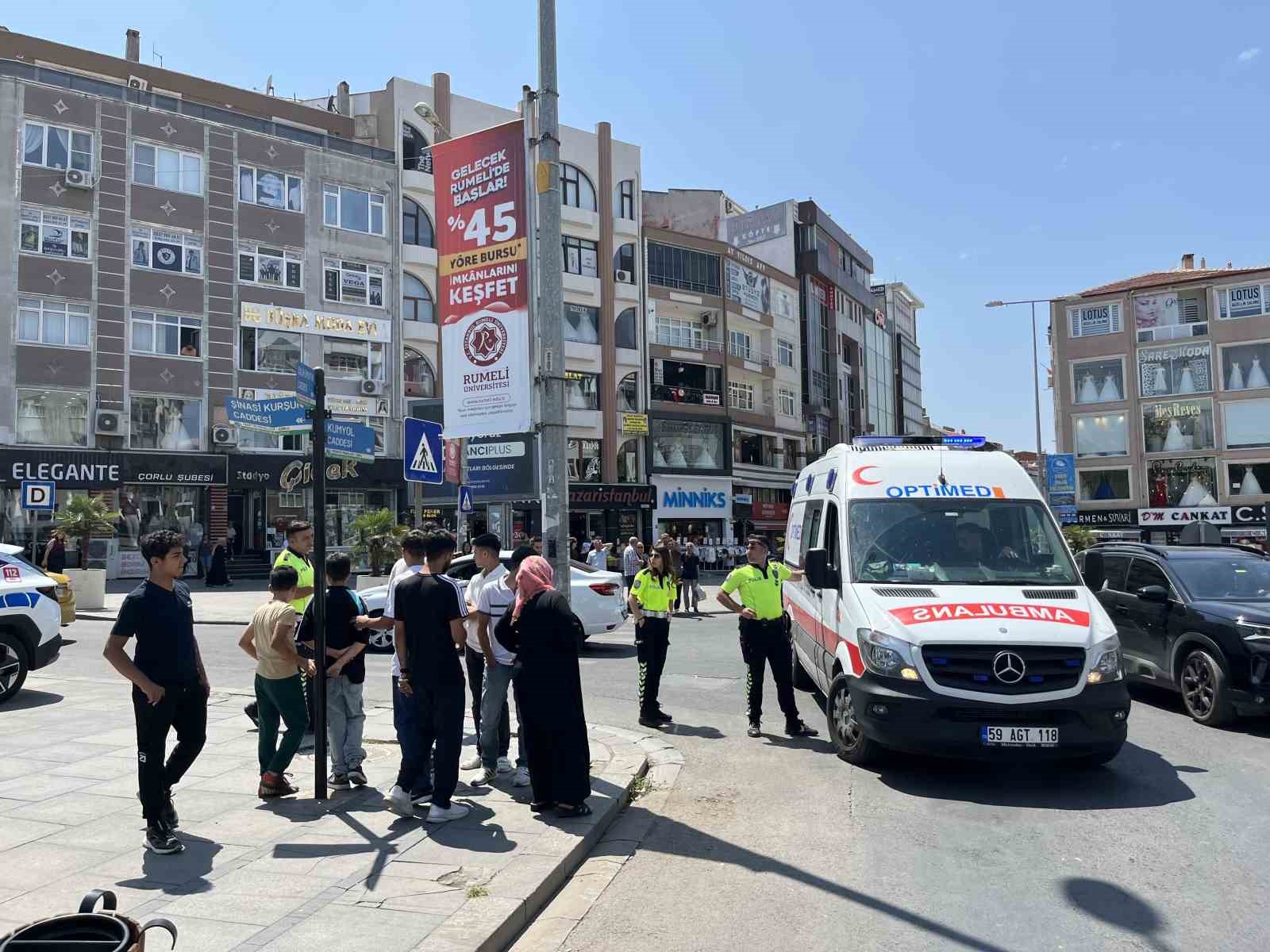 Otomobille çarpışan elektrikli bisikletli çocuk yaralandı 