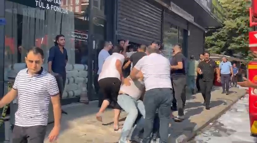Yangını müdahale eden itfaiye ekiplerine saldırdılar 