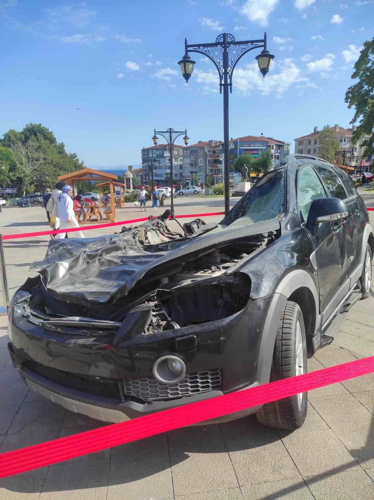 15 Temmuz gecesi tankın ezdiği otomobil Tekirdağ’da sergileniyor 