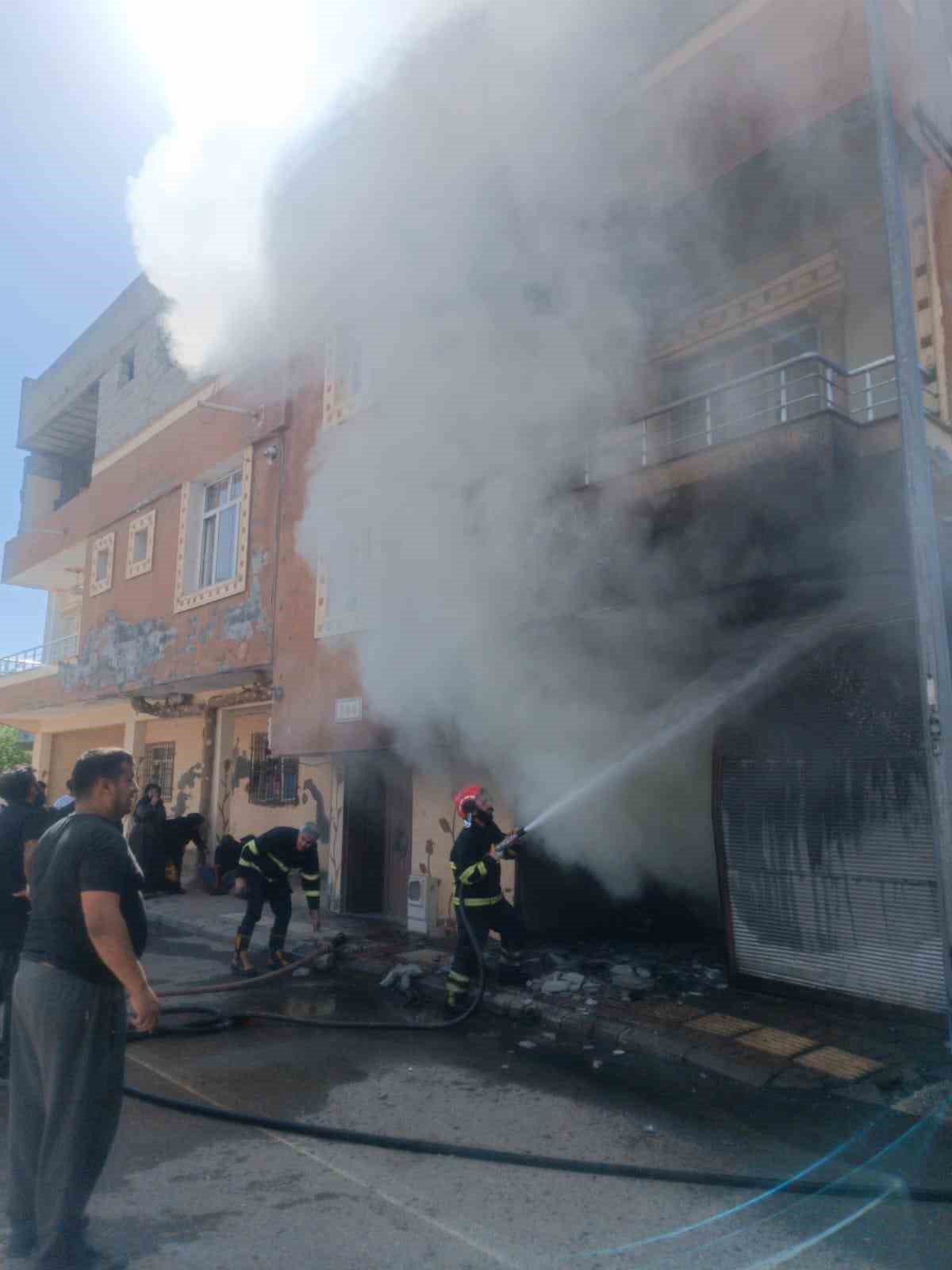 Depo yangını korkuttu 