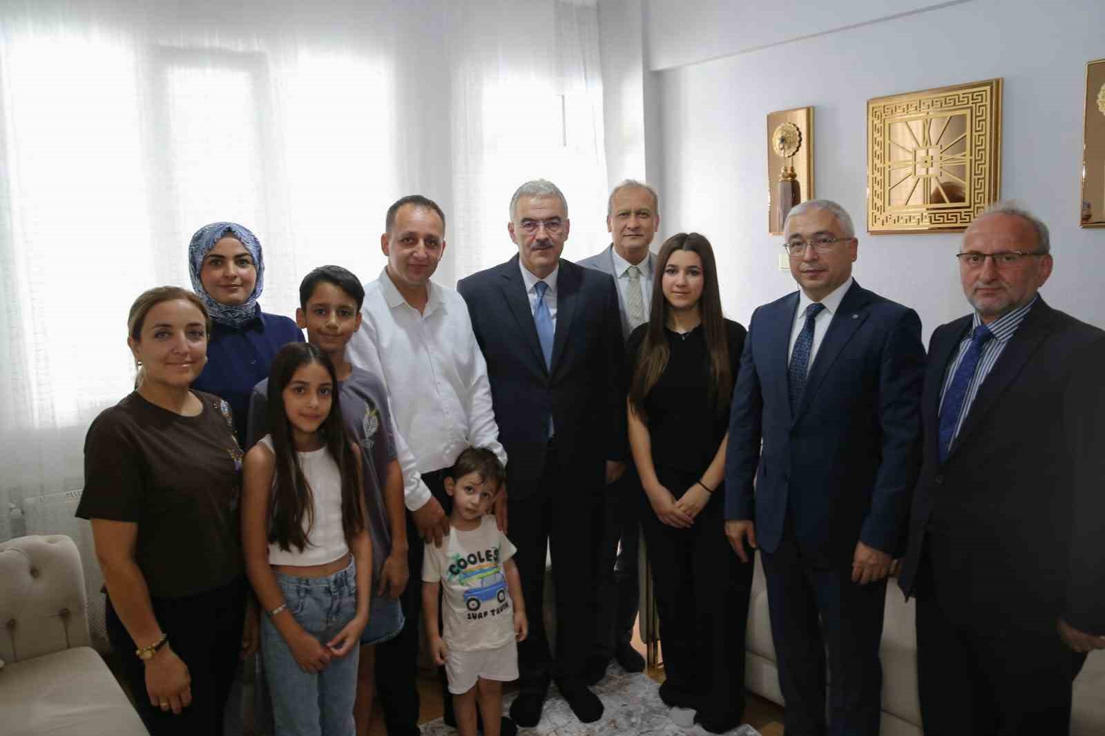 Bursa Valisi Ayyıldız, 15 Temmuz gazisini ziyaret etti 