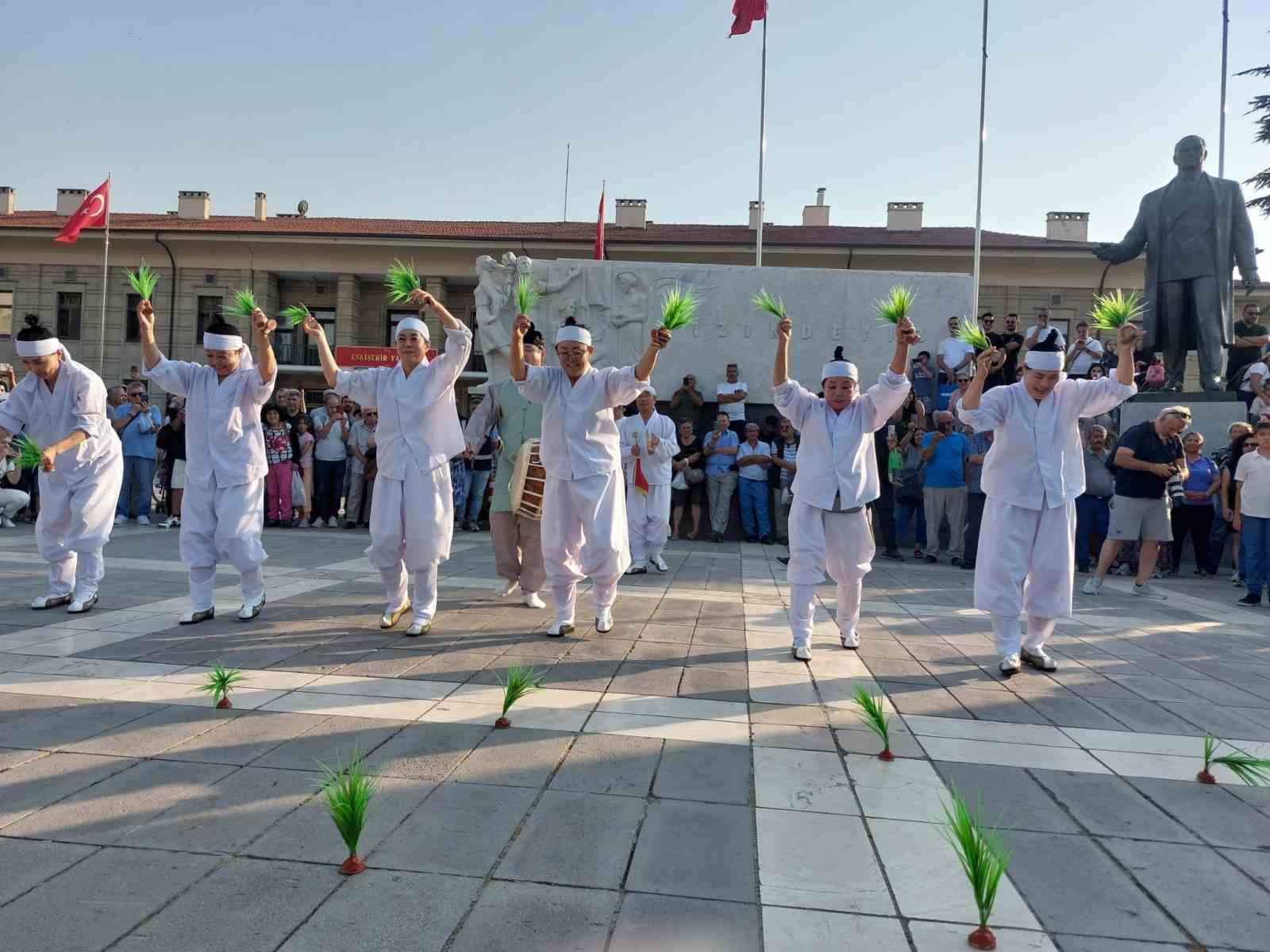 Vilayet Meydanı’nda 6 farklı ülkeden görsel şölen 