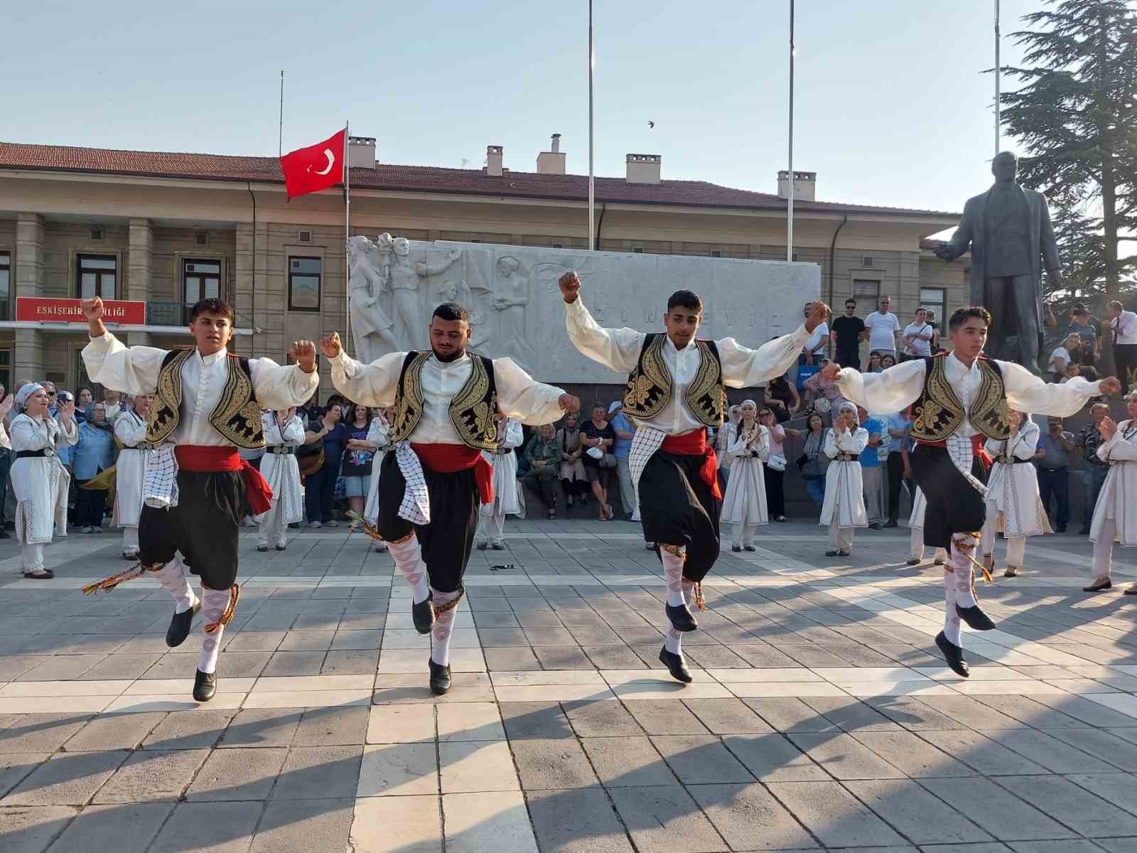 Vilayet Meydanı’nda 6 farklı ülkeden görsel şölen 