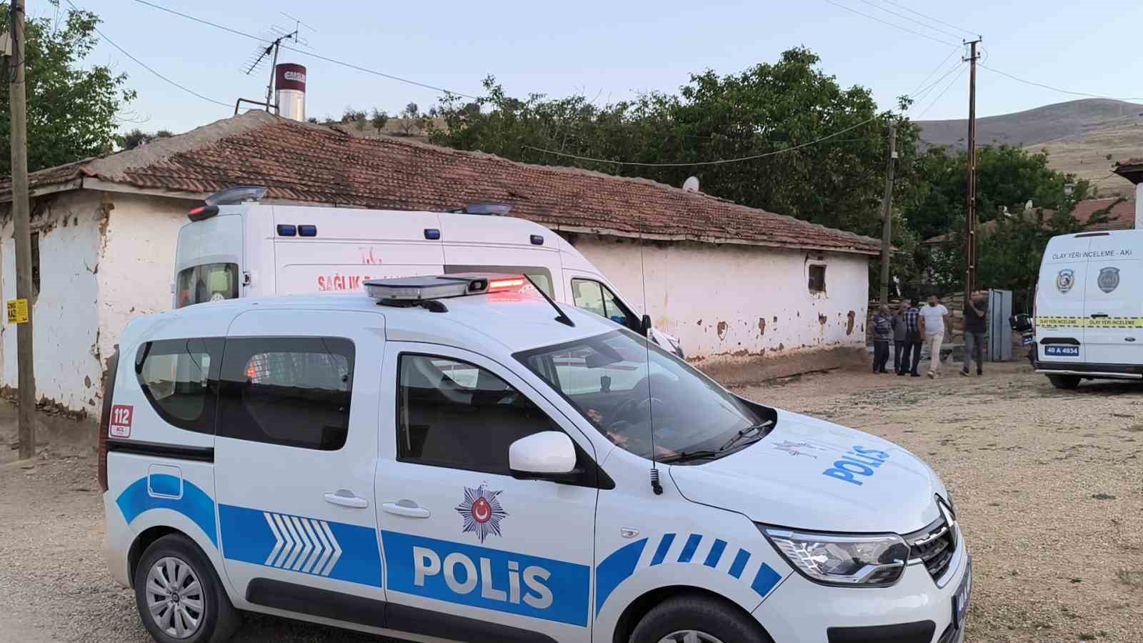 Kırşehir’de bahçe sulama kavgası kanlı bitti: Komşusunu öldürüp, eşini yaraladı 