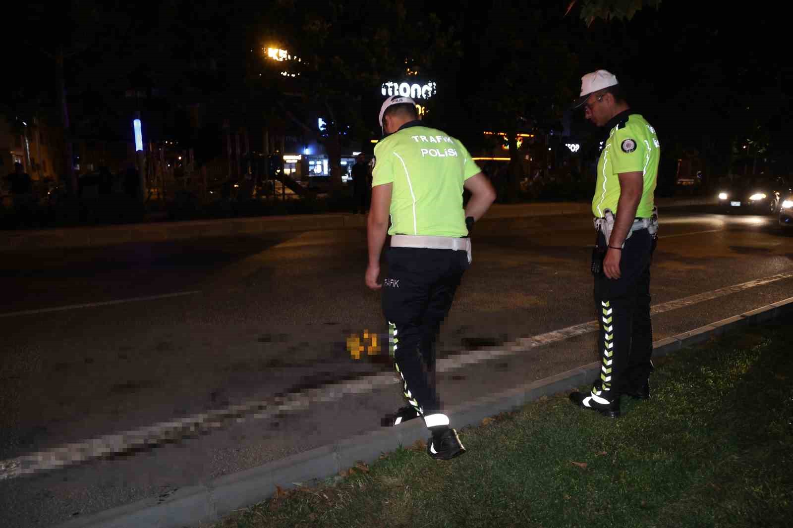 Otomobilin çarptığı genç kız hayatını kaybetti, sürücü aracı bırakıp kaçtı 